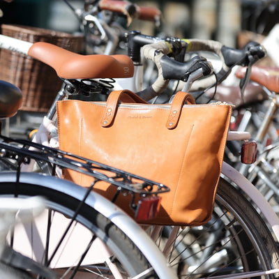 Picture of stylish leather bike bag / pannier bag in the style of a leather bike pannier tote bag