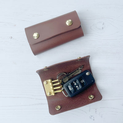 Picture of leather key case, retro leather key case, key hook case